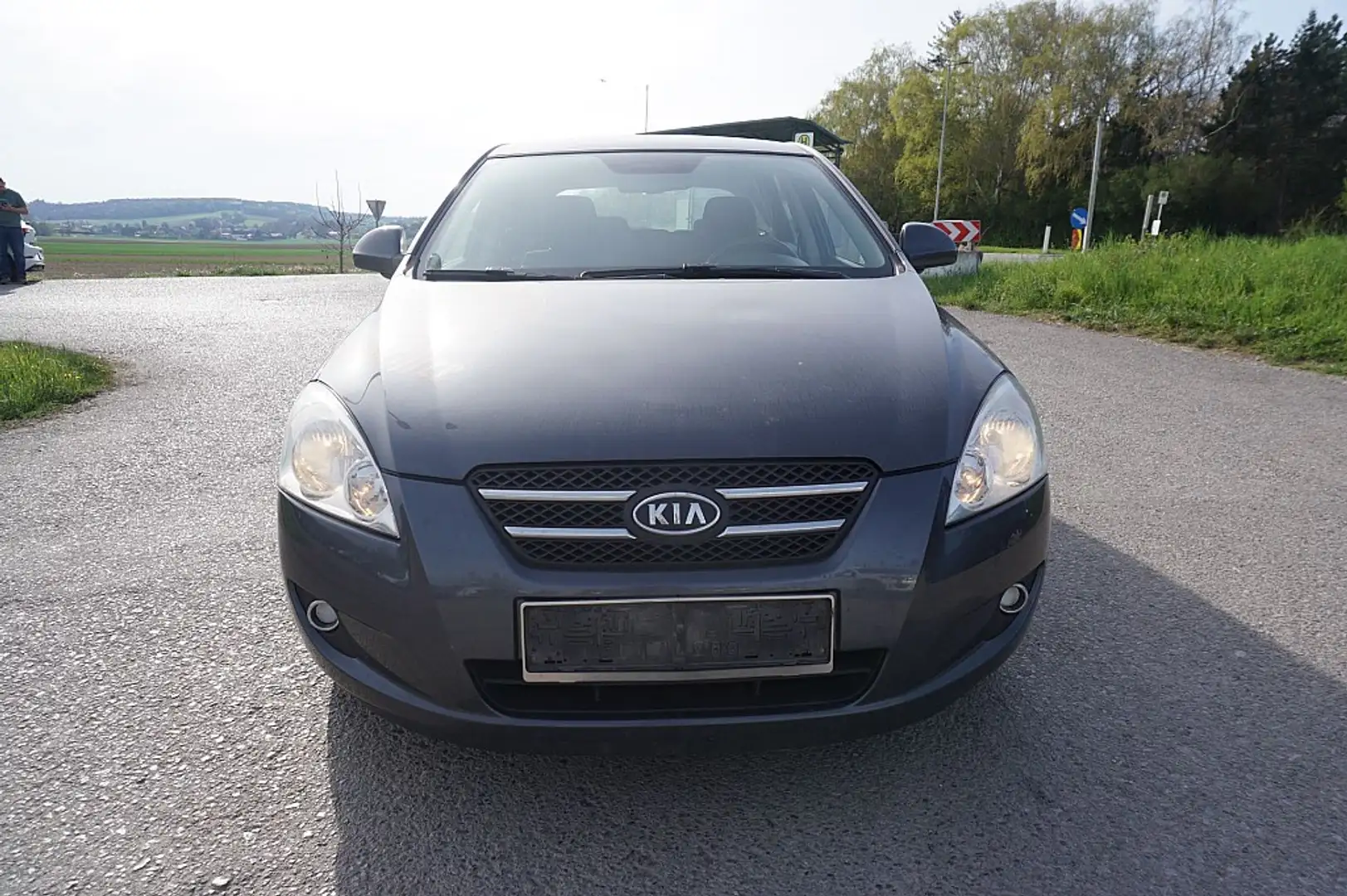 Kia Ceed / cee'd cee'd / Ceed 1,4 CVVT Active Grau - 1