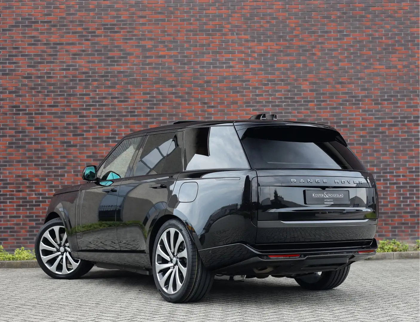 Land Rover Range Rover P550e Autobiography | Meridian Signature - Trekhaa Schwarz - 2