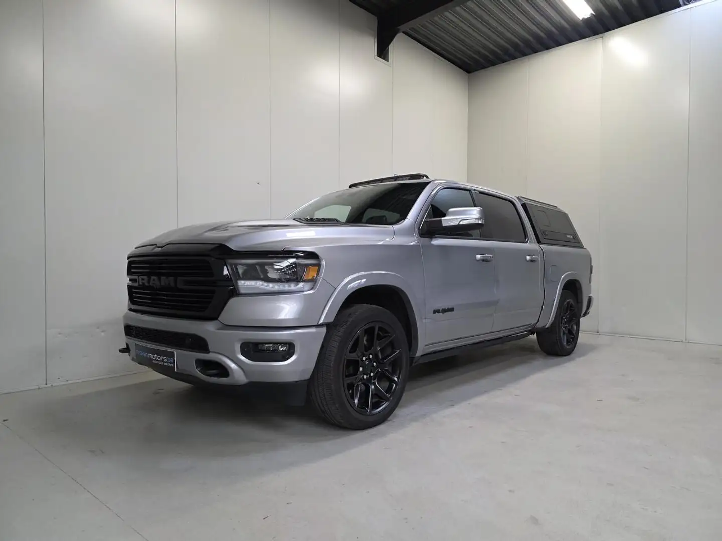 Dodge RAM 1500 Laramie Night 5.6 V8 - LPG - GPS - Topstaat! Gris - 1