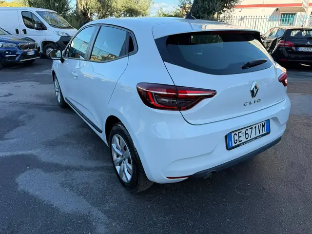 Renault Clio view 6