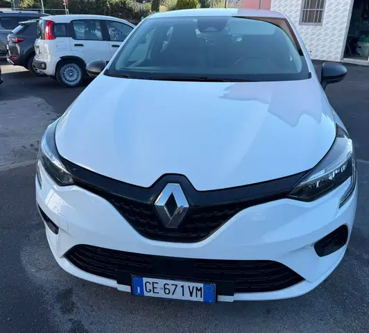 Renault Clio view 2