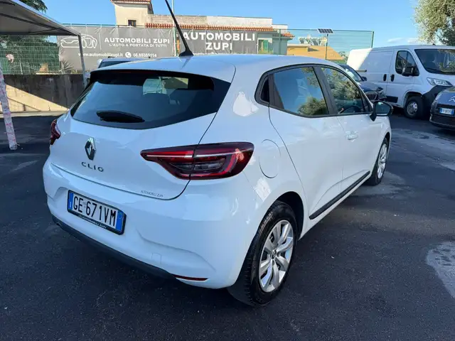 Renault Clio view 4