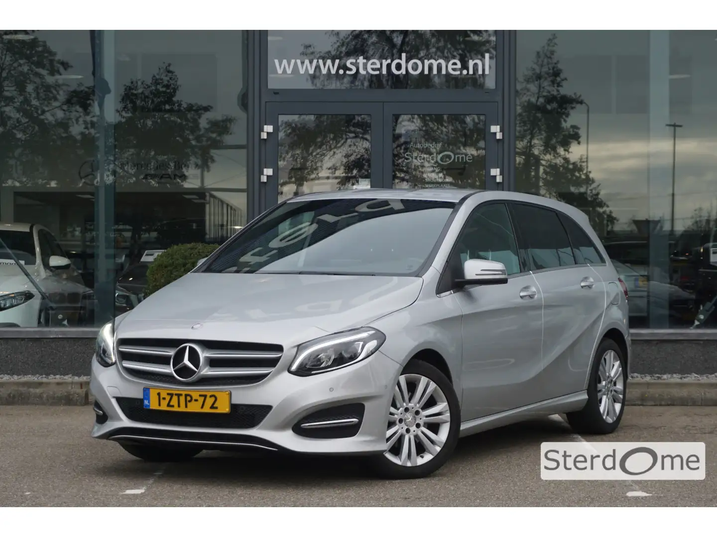 Mercedes-Benz B 180 AMBITION Style l Facelift uitvoering l Xenon l PTS Grijs - 1