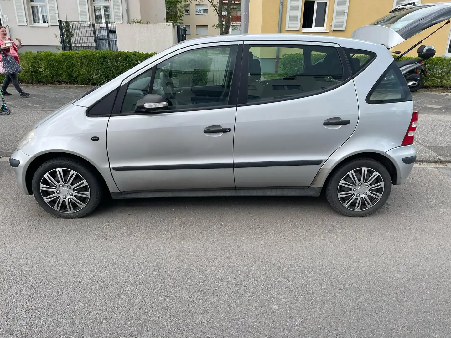 Mercedes-Benz A 160 A-Klasse Elegance Gris - 2
