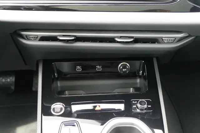 Audi A6 view 14