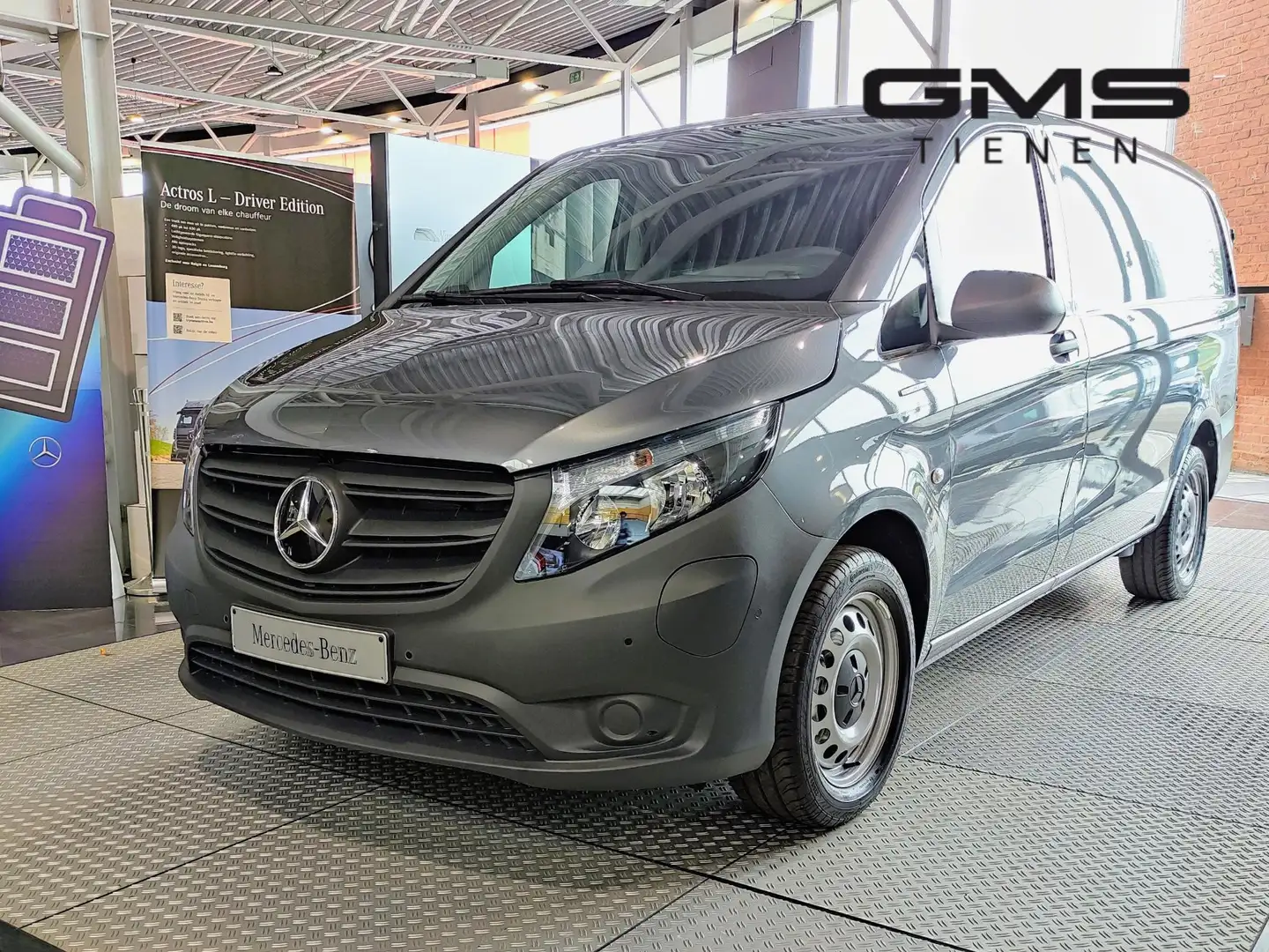 Mercedes-Benz Vito eVito L2 66kWh Gris - 1