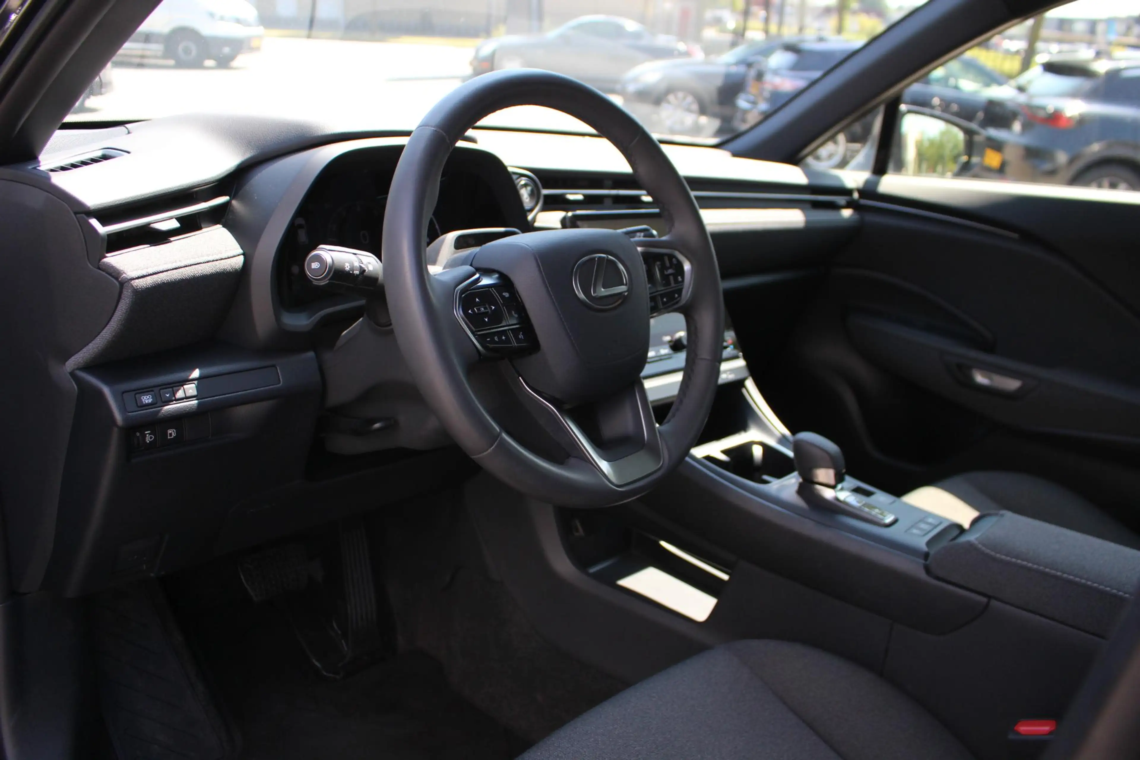 Lexus LBX 2WD STOELVERW STUURVERW PARK-SENSOR BLIND-SPOT CAR — photo 11