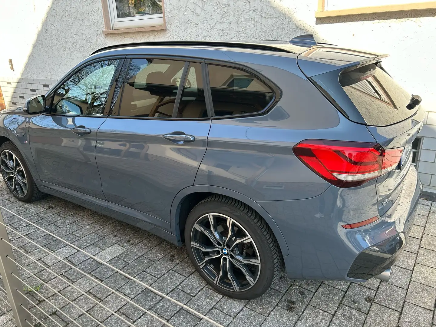 BMW X1 xDrive 25 e M Sport 35000 km 19 Zoll Gris - 2