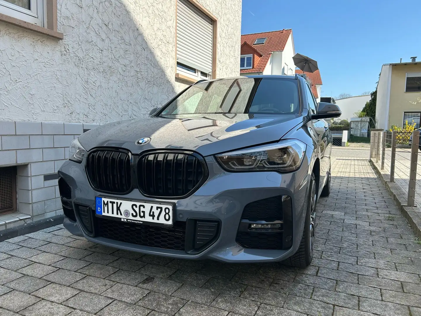 BMW X1 xDrive 25 e M Sport 35000 km 19 Zoll Gris - 1