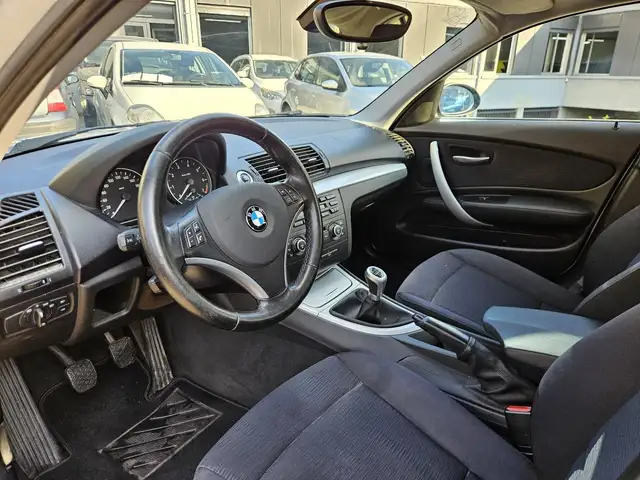 BMW 1 Series view 6