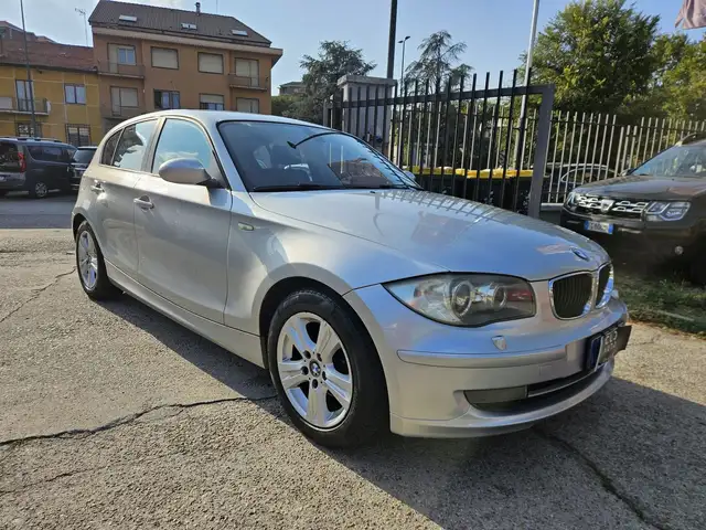 BMW 1 Series view 3