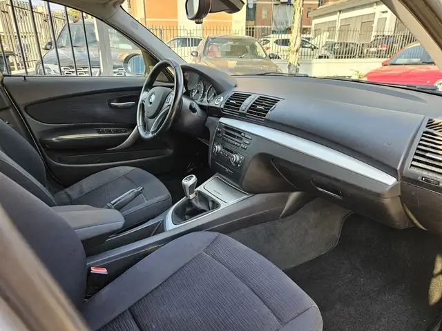 BMW 1 Series view 10