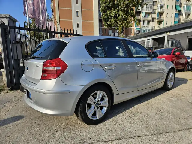 BMW 1 Series view 4