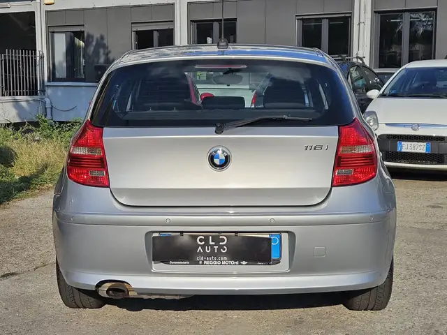 BMW 1 Series view 5