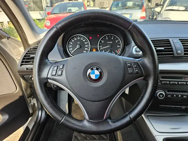 BMW 1 Series view 13