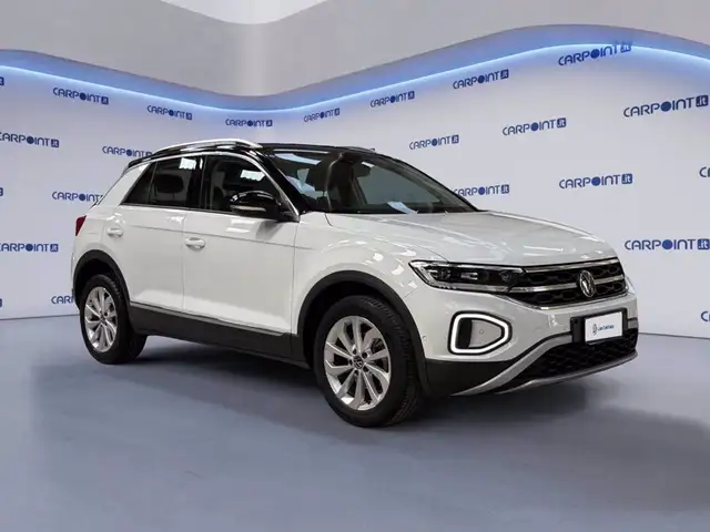 Volkswagen T-Roc view 8