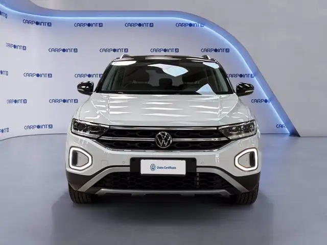 Volkswagen T-Roc view 9