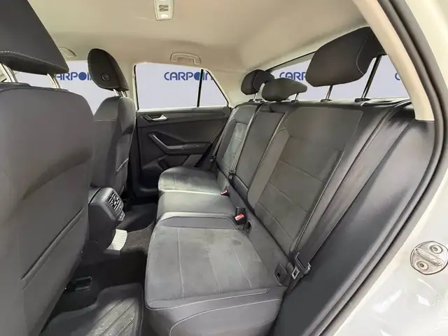 Volkswagen T-Roc view 14