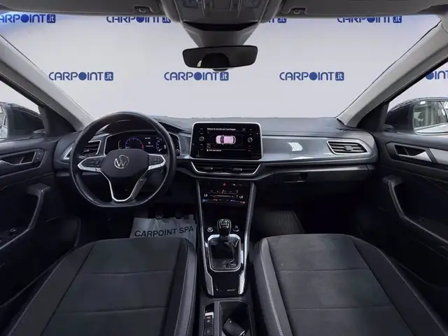 Volkswagen T-Roc view 11