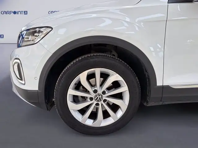 Volkswagen T-Roc view 15
