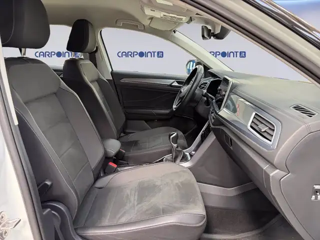 Volkswagen T-Roc view 16
