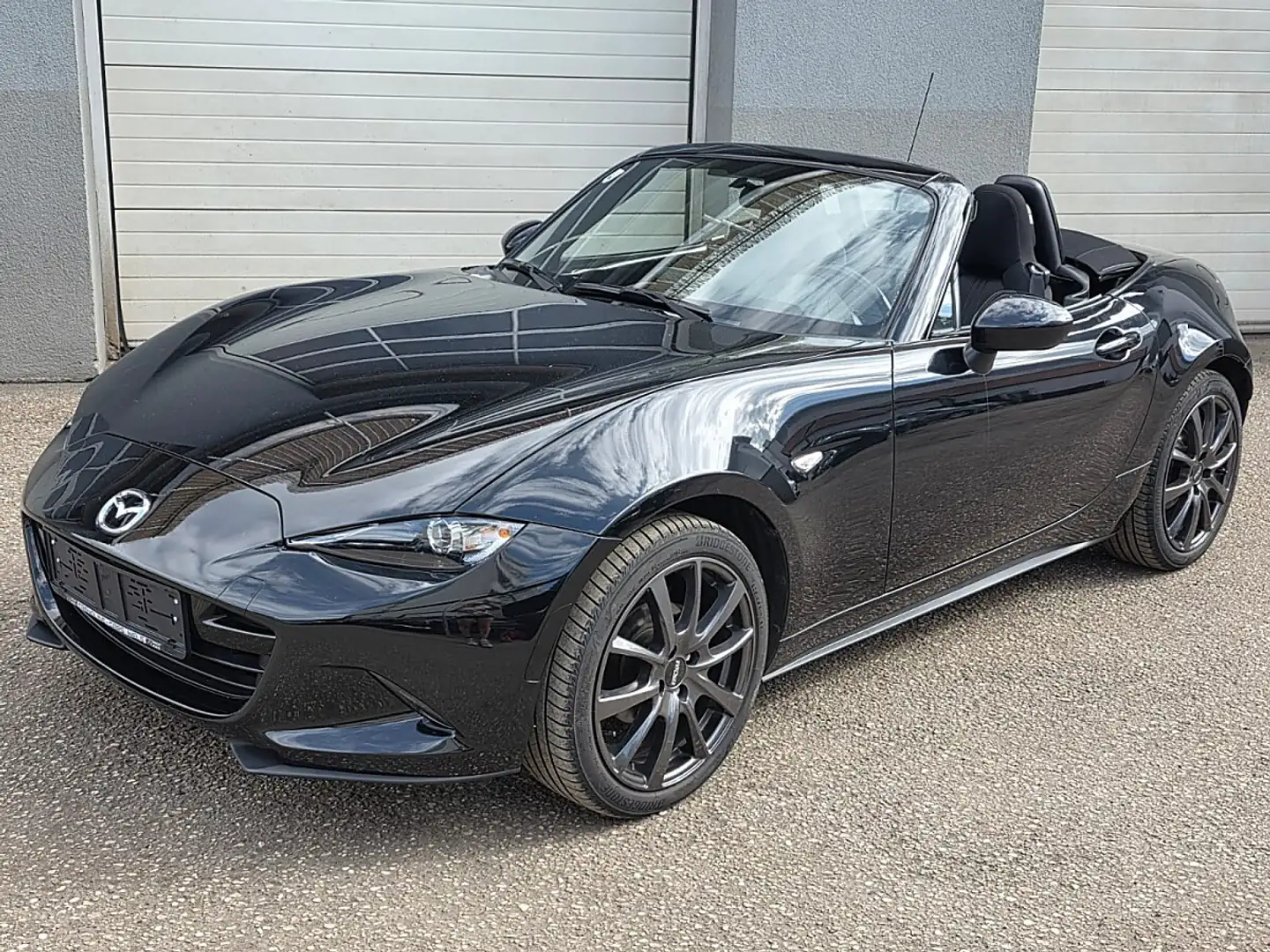 Mazda MX-5 G130 Cabrio Schwarz - 1