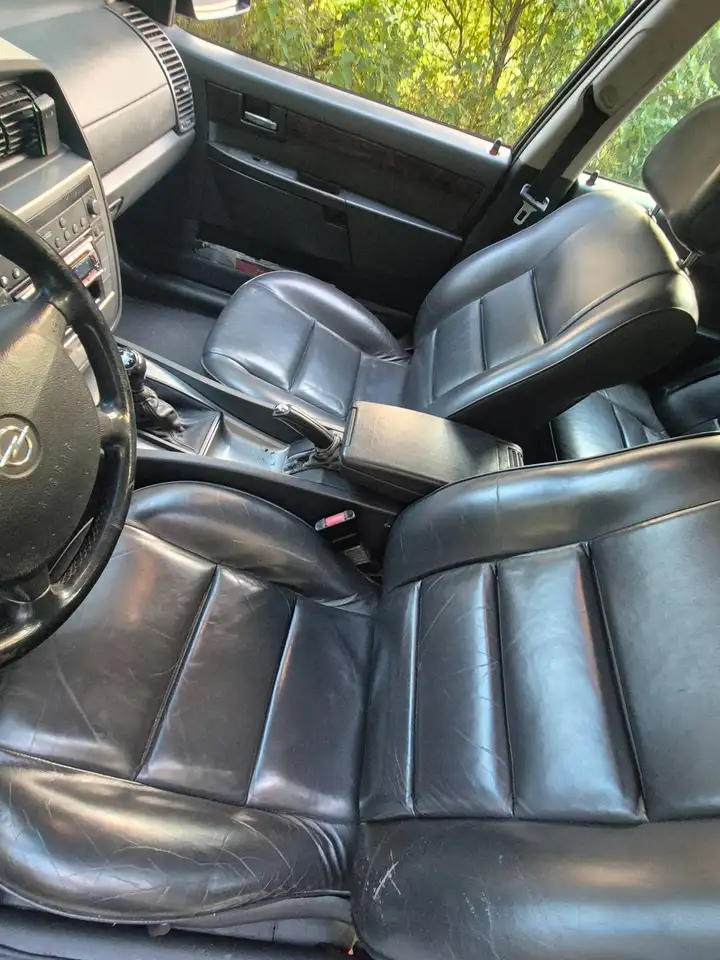 Opel Omega Caravan 2.5 V6, foto 10