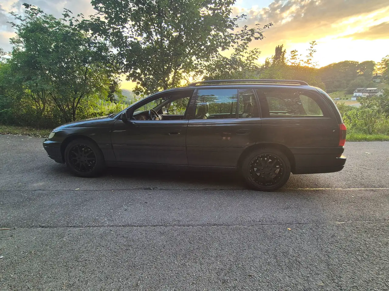 Opel Omega Caravan 2.5 V6, foto 3