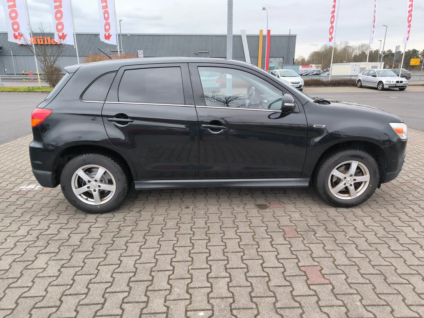 Mitsubishi ASX Kompakt SUV mit großer Transportkapazität Fekete - 1