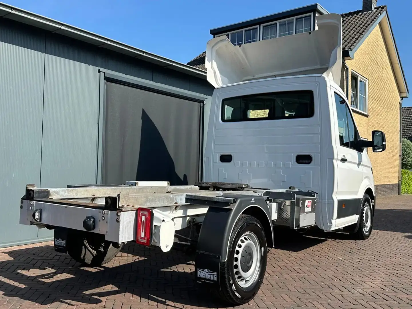 Volkswagen Crafter 2.0 TDI 180PK DSG BE TREKKER Wit - 2