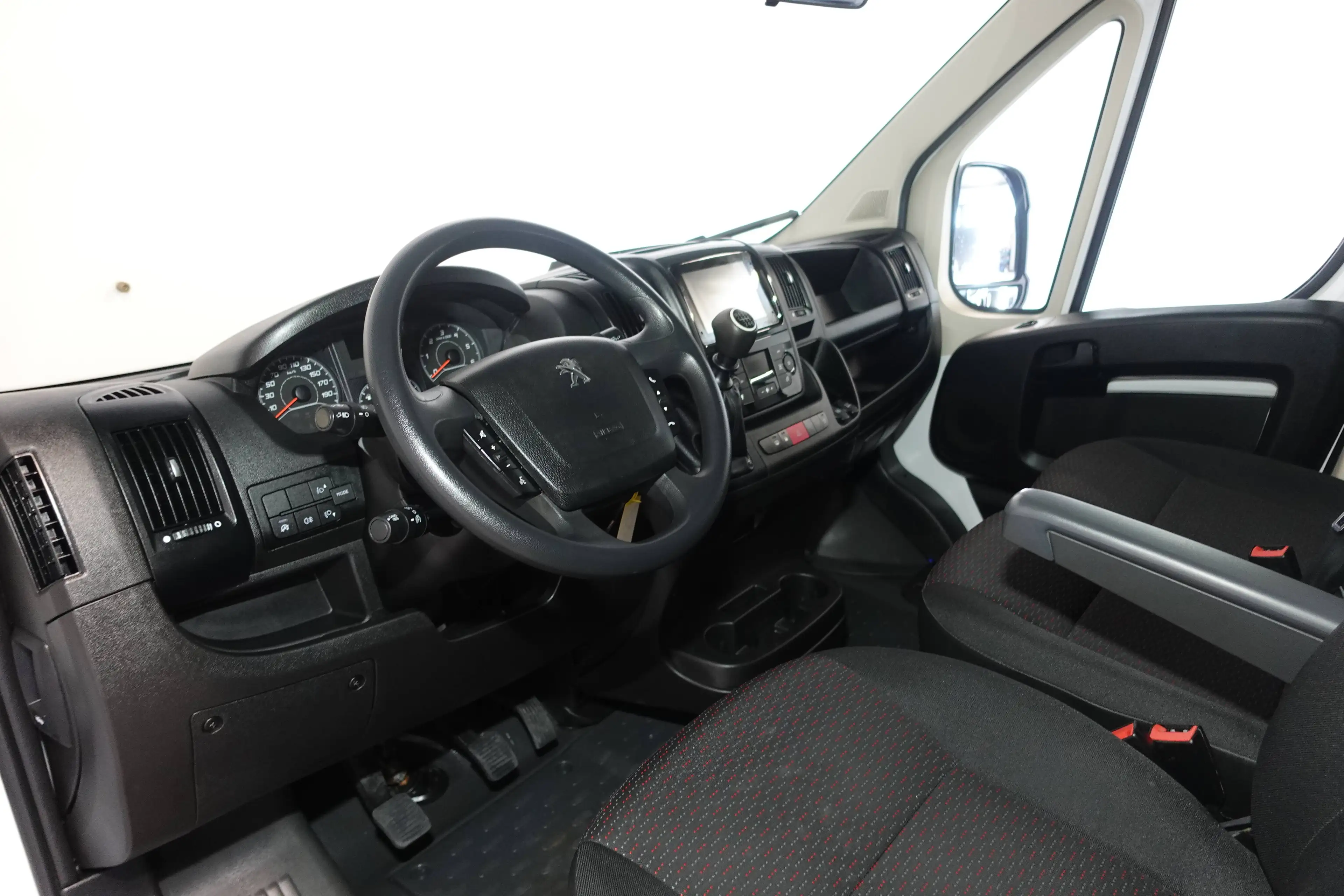 Peugeot Boxer 435 L4 BlueHDi 140 AHK Klima 7 Sitz Pritsche TÜV Neu — photo 11