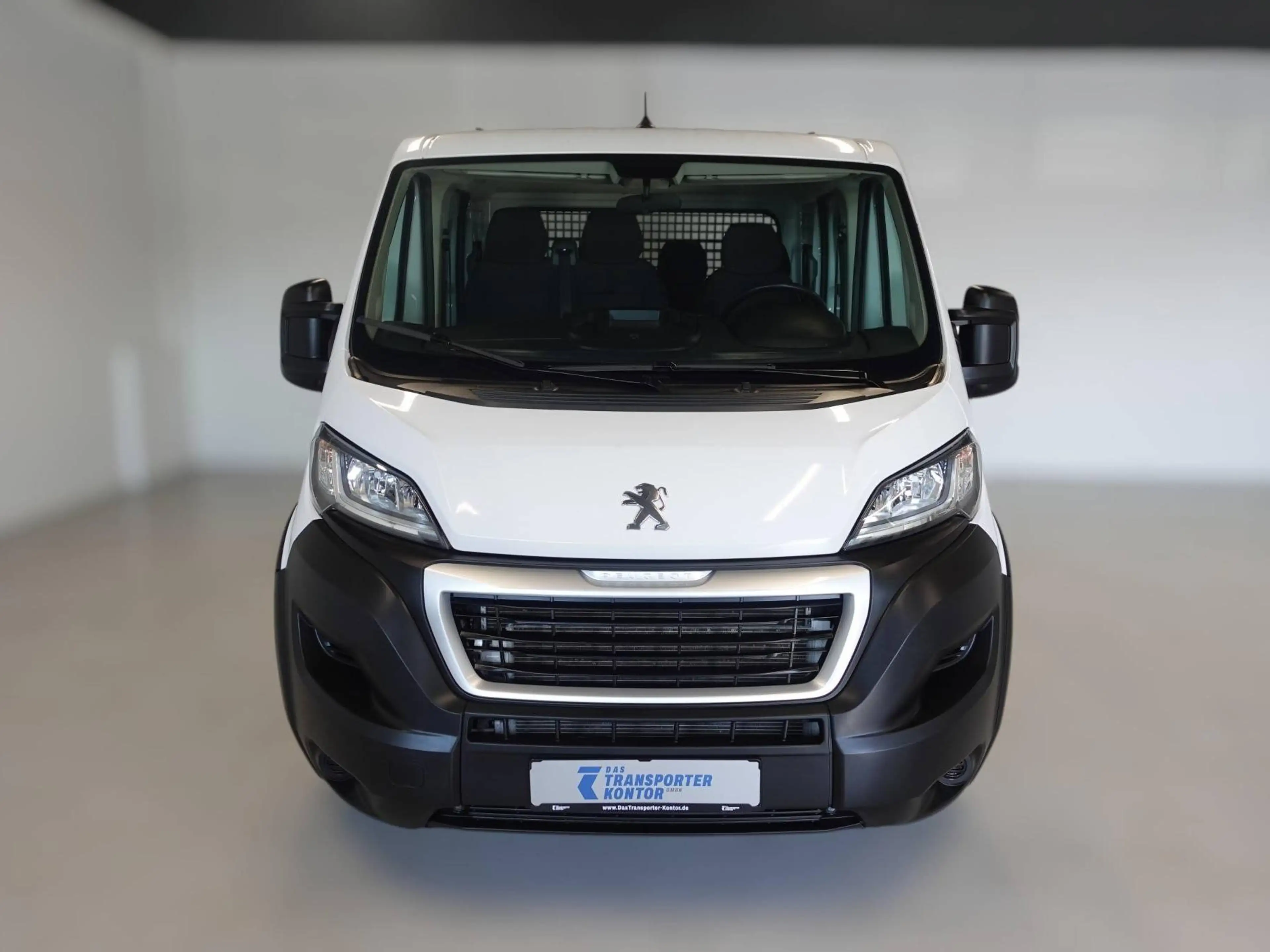 Peugeot Boxer 435 L4 BlueHDi 140 AHK Klima 7 Sitz Pritsche TÜV Neu — photo 2