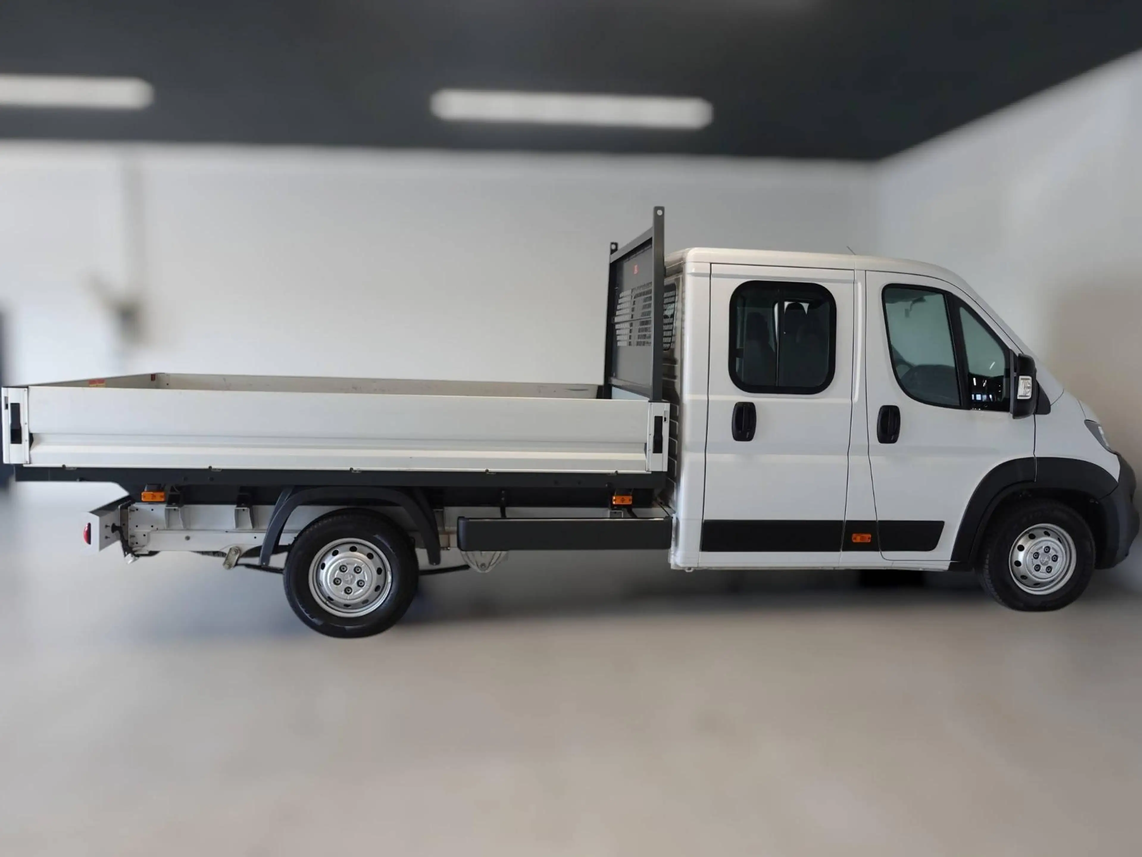 Peugeot Boxer 435 L4 BlueHDi 140 AHK Klima 7 Sitz Pritsche TÜV Neu — photo 5