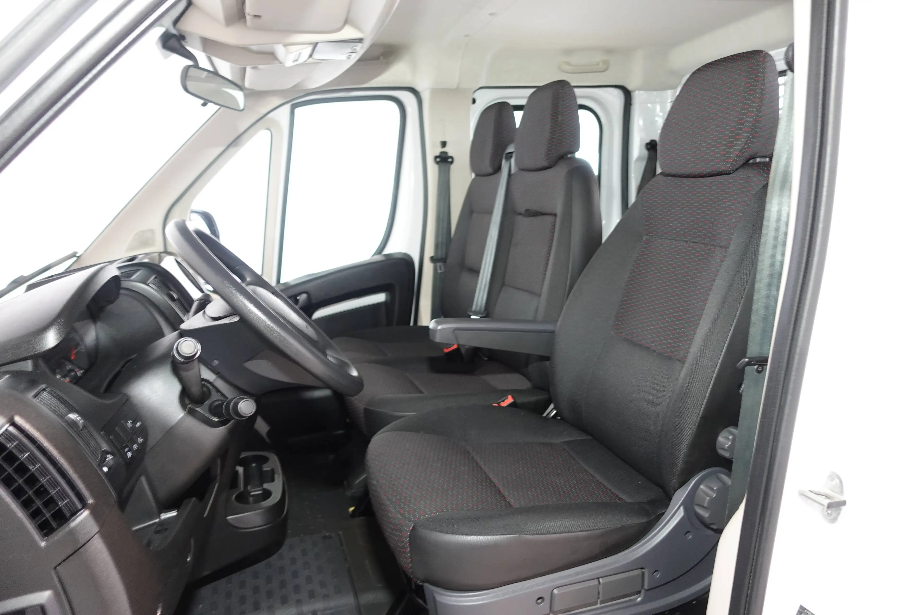 Peugeot Boxer 435 L4 BlueHDi 140 AHK Klima 7 Sitz Pritsche TÜV Neu — photo 12