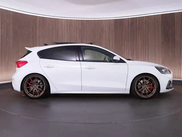Ford Focus view 12
