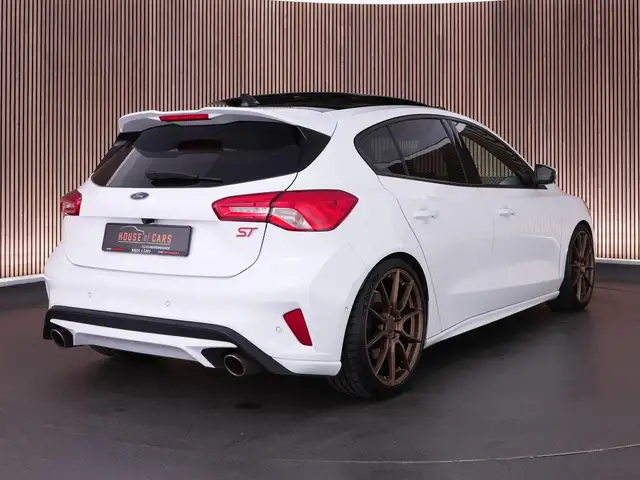 Ford Focus view 2