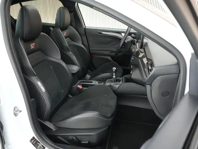 Ford Focus view 10