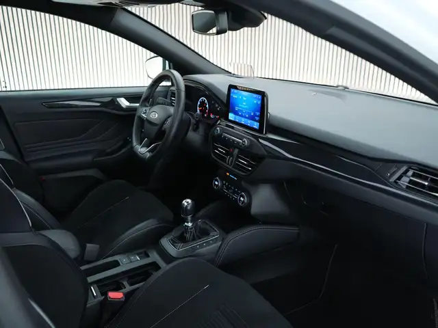 Ford Focus view 8