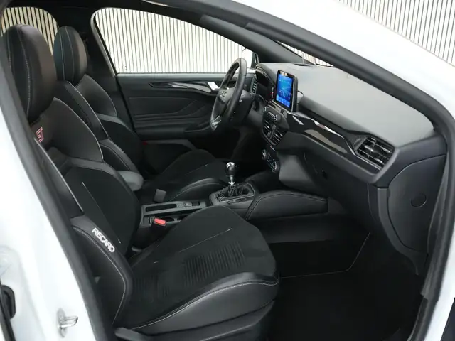 Ford Focus view 9