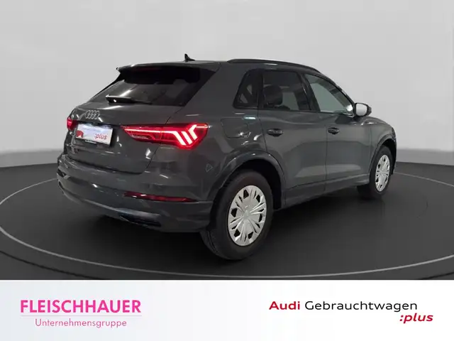 Audi Q3 view 7