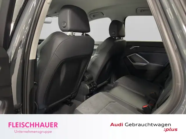 Audi Q3 view 14