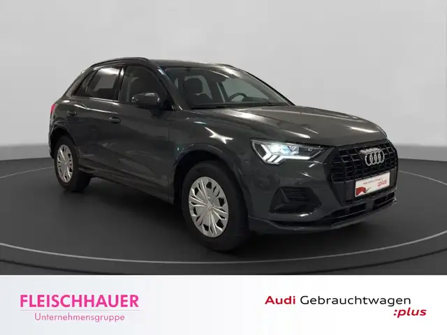 Audi Q3 view 9