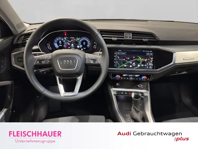 Audi Q3 view 15