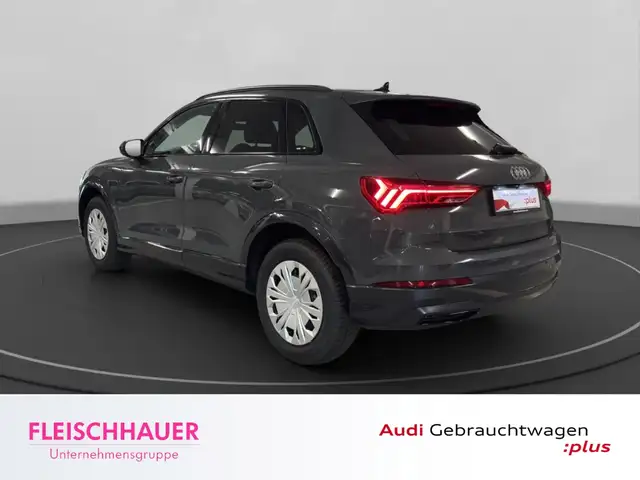 Audi Q3 view 5