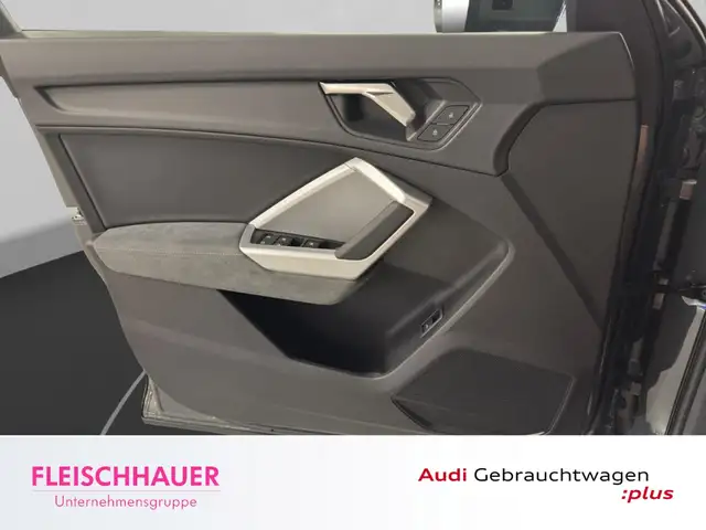 Audi Q3 view 13
