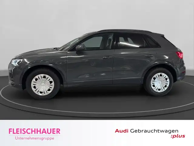 Audi Q3 view 3