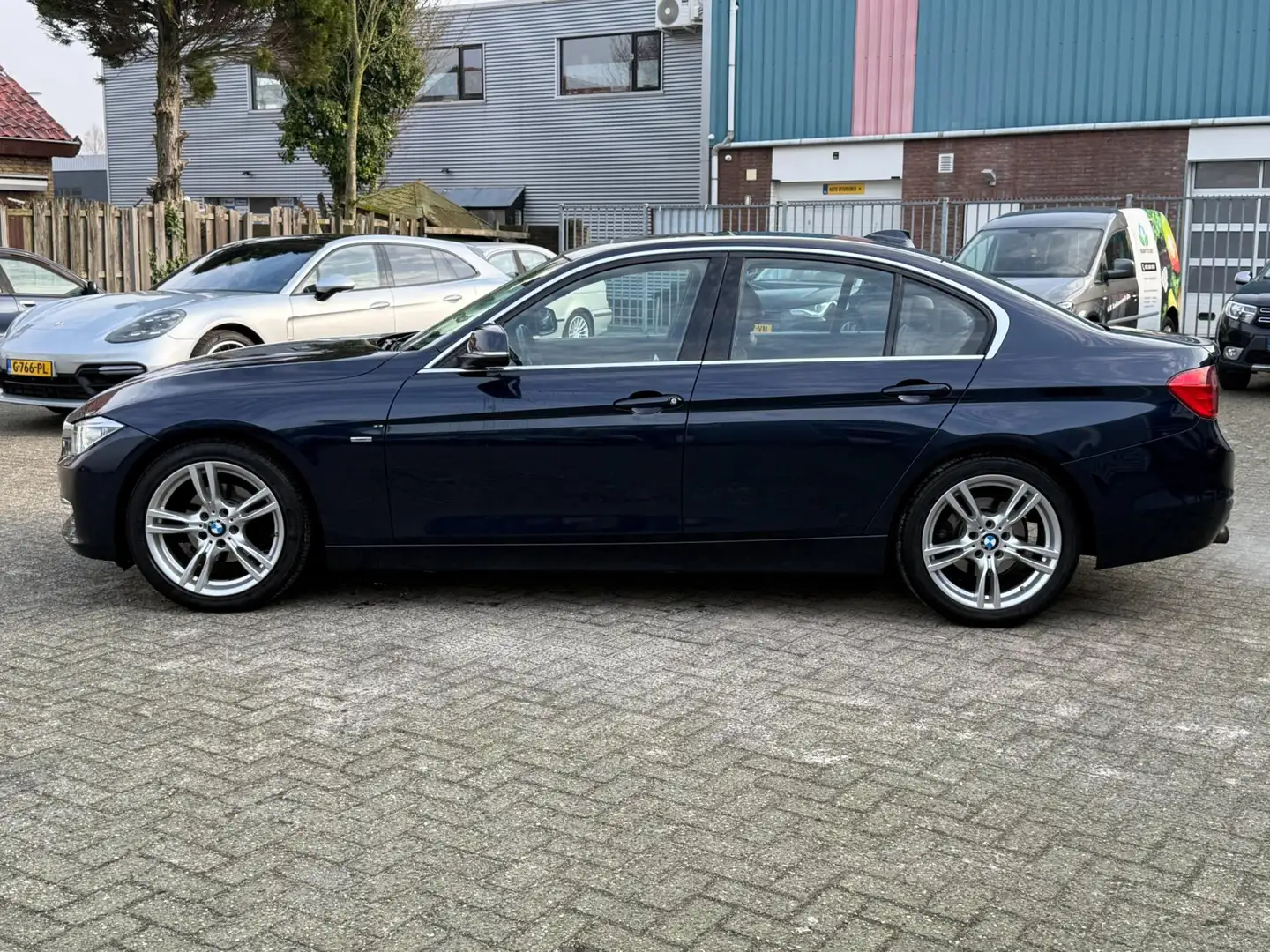 BMW 320 3-serie 320i EfficientDynamics Edition High Execut Bleu - 2