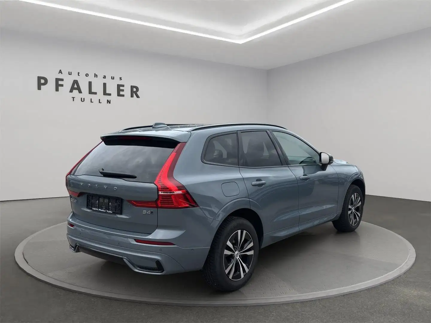 Volvo XC60 B4 R Design AWD Geartronic Grigio - 2