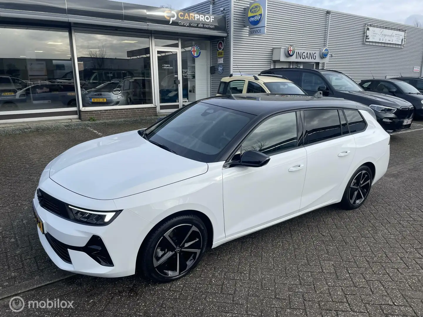 Opel Astra Sports Tourer 1.2 Turbo GS Wit - 1