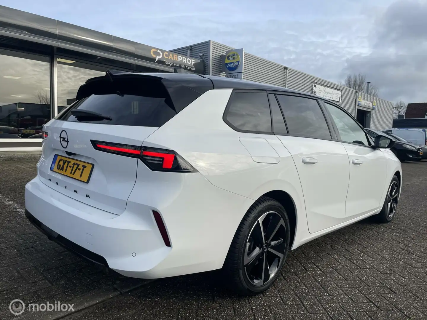 Opel Astra Sports Tourer 1.2 Turbo GS Wit - 2